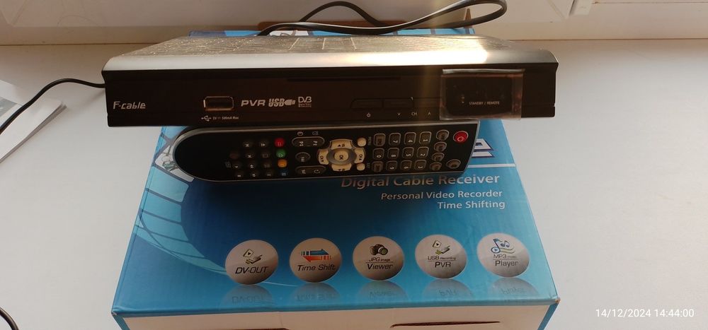 Продам цифровий тюнер.