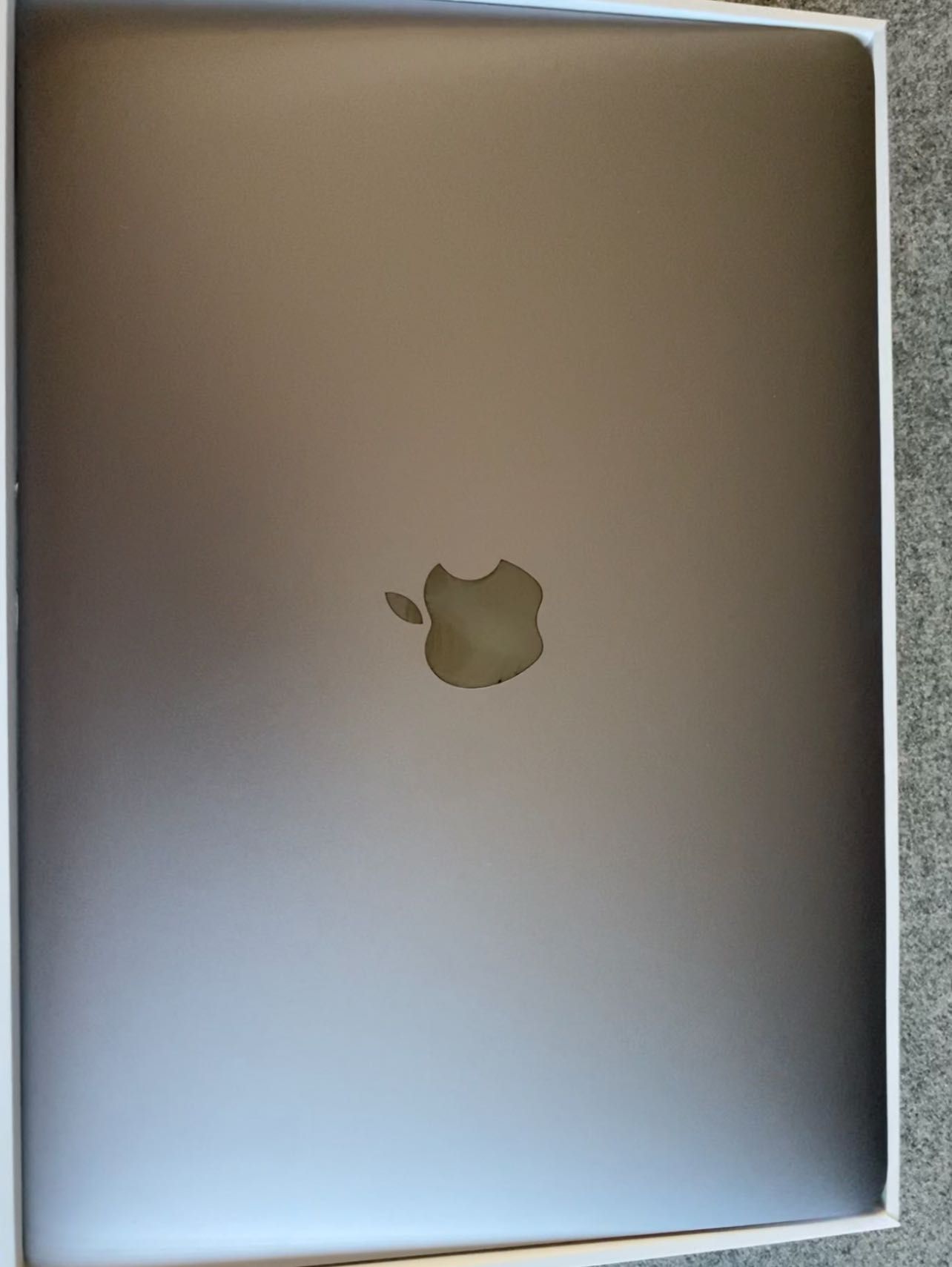 MacBook Air 13 8 RAM, 256 GB dysk Space Gray