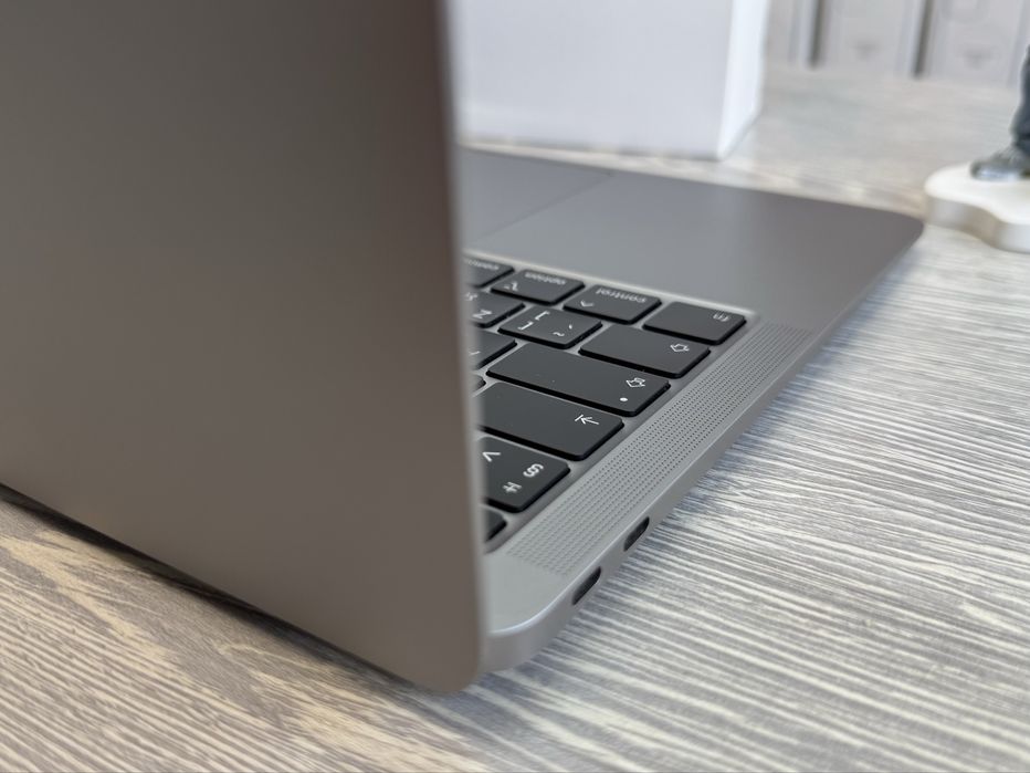 MacBook Air 13 / i3 / RAM 8 / SSD 256 GB / 2020 / Space Grey