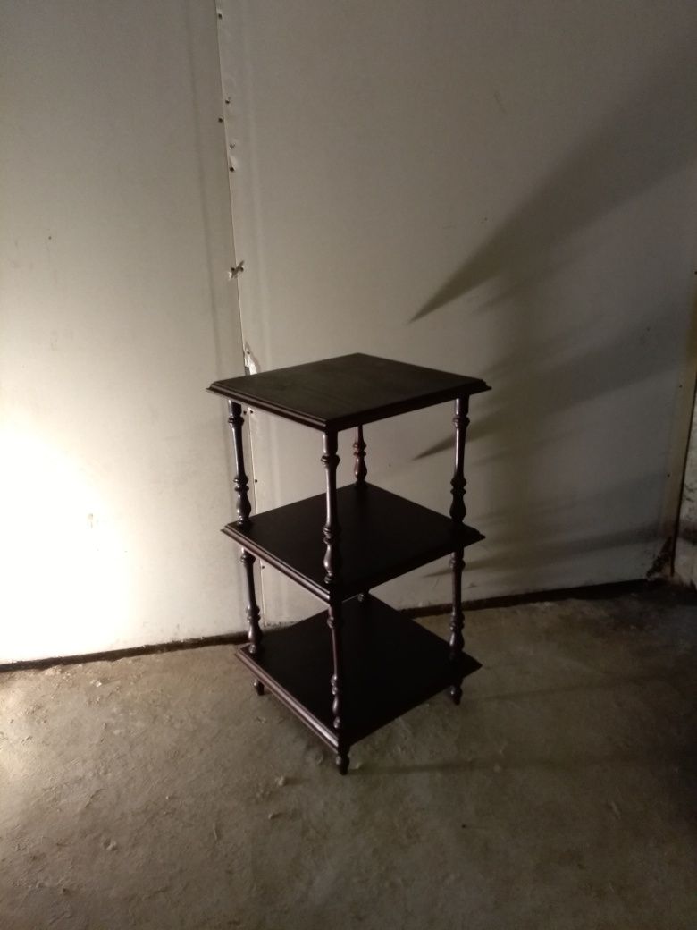 Mesa antiga de canto