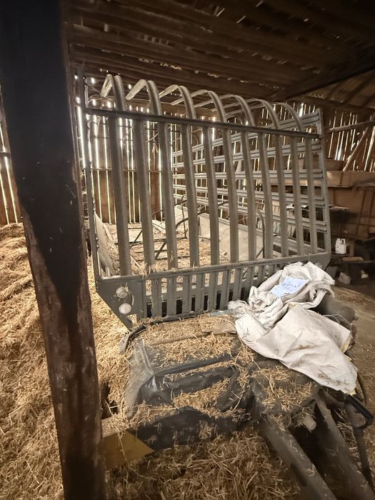 Przyczepa samozbierajaca do siana