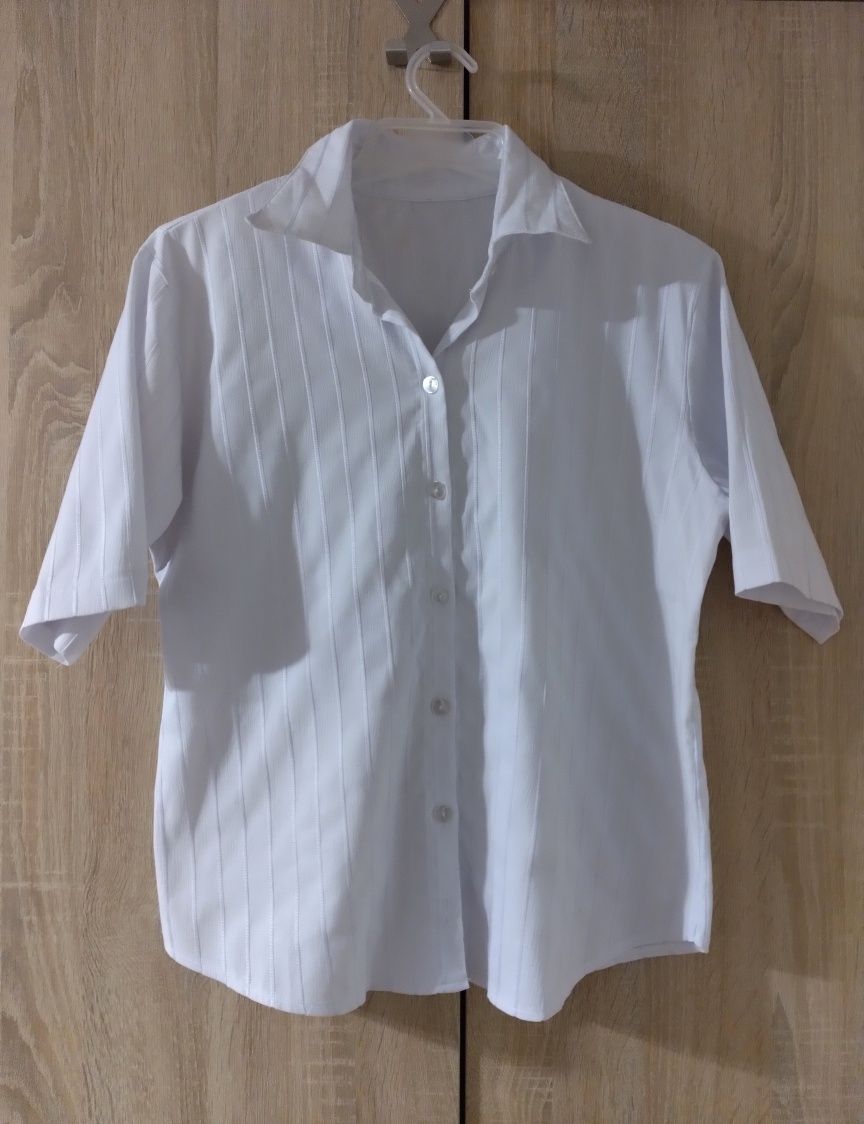 Koszula damska biała bluzka w prążki XXXL zapinana krótki rękaw