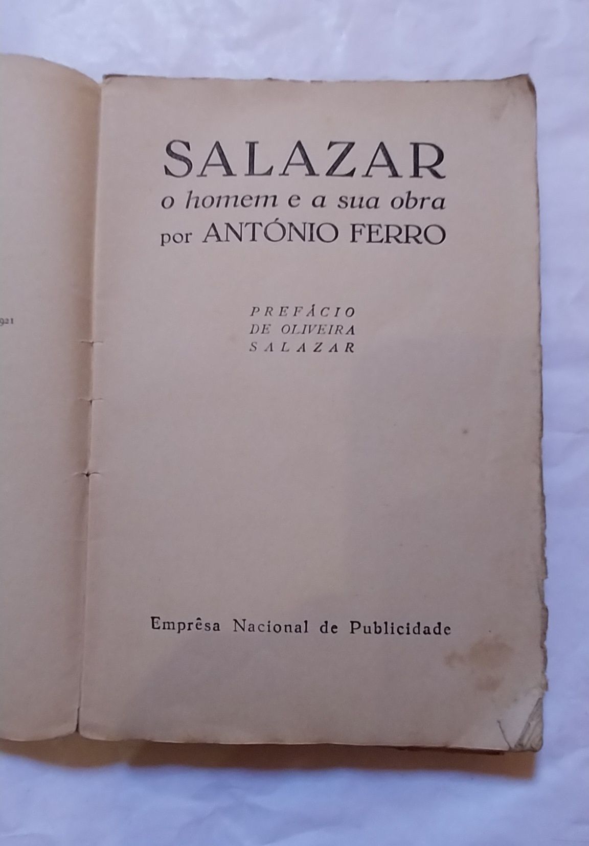 Livro antigo Salazar O homem e a sua obra