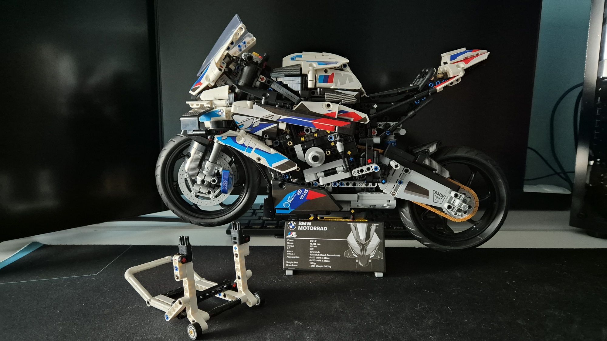 zestaw lego BMW M1000RR