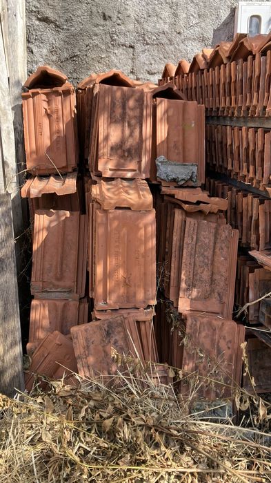 Telhas de barro (varias) quantidade incerta