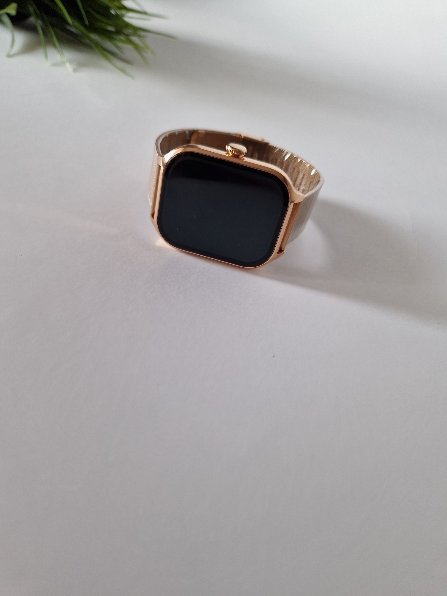 Smartwatch HK9, komplet złotego zegarka