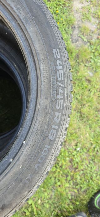 Stare opony zimowe Nokian WR D4 245/45 r18