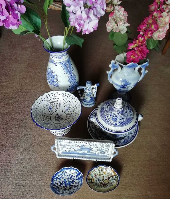 Grupo de peças de louça decorativas