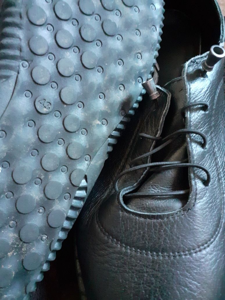 Uzywane tureckie buty rozmiar 43