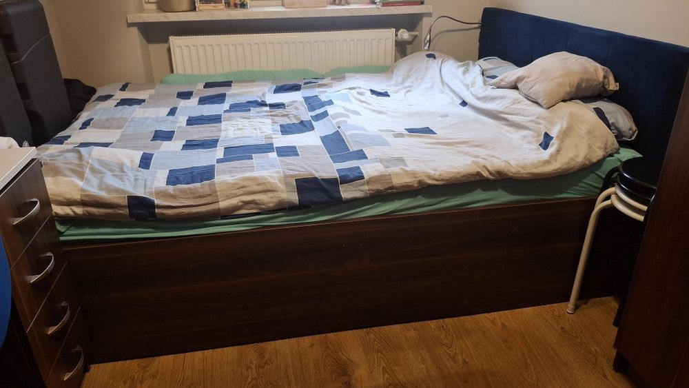 Zestaw mebli do sypialni. Sypialnia. Łóżko. Toaletka. Szafy.