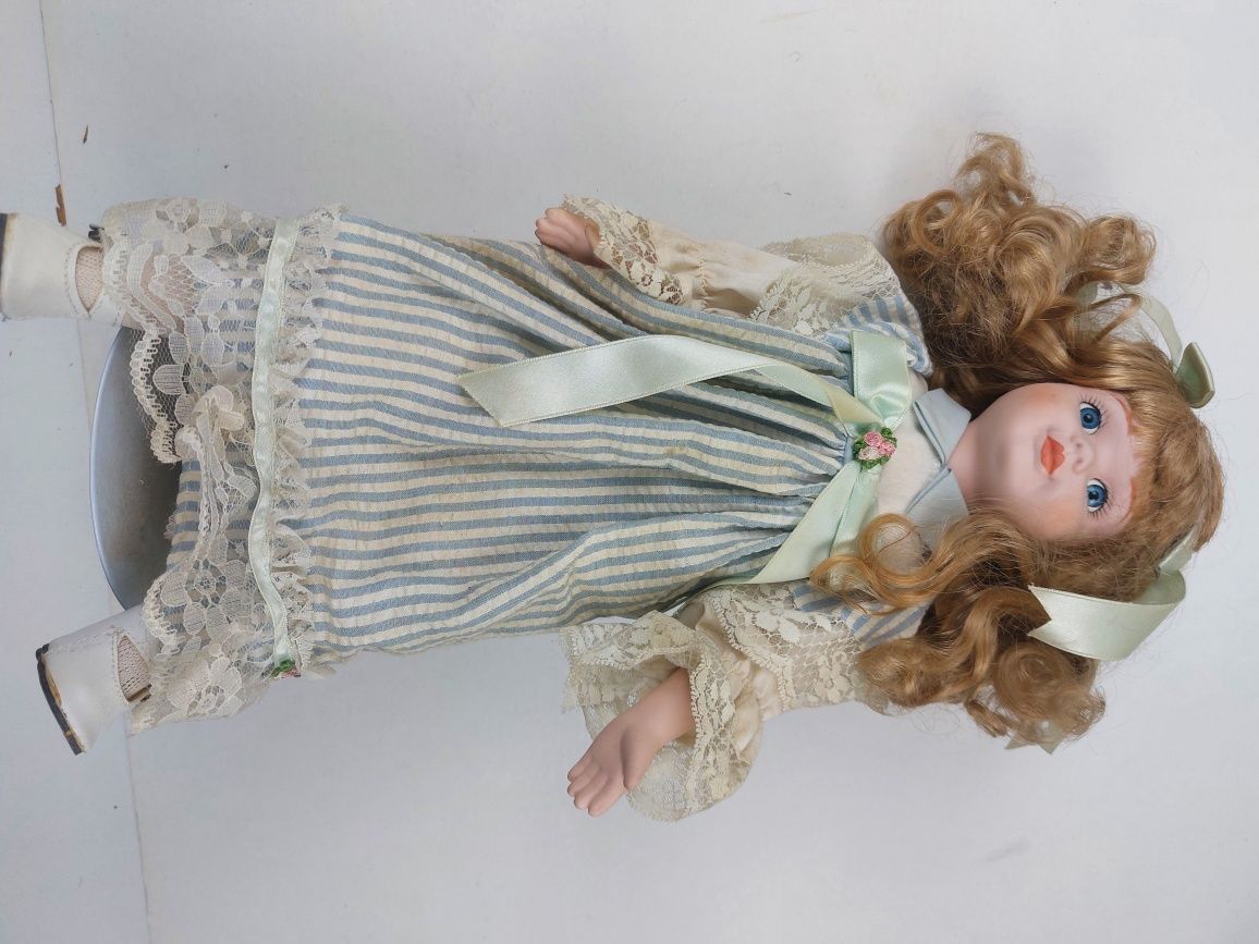 6 bonecas em porcelana de coleção