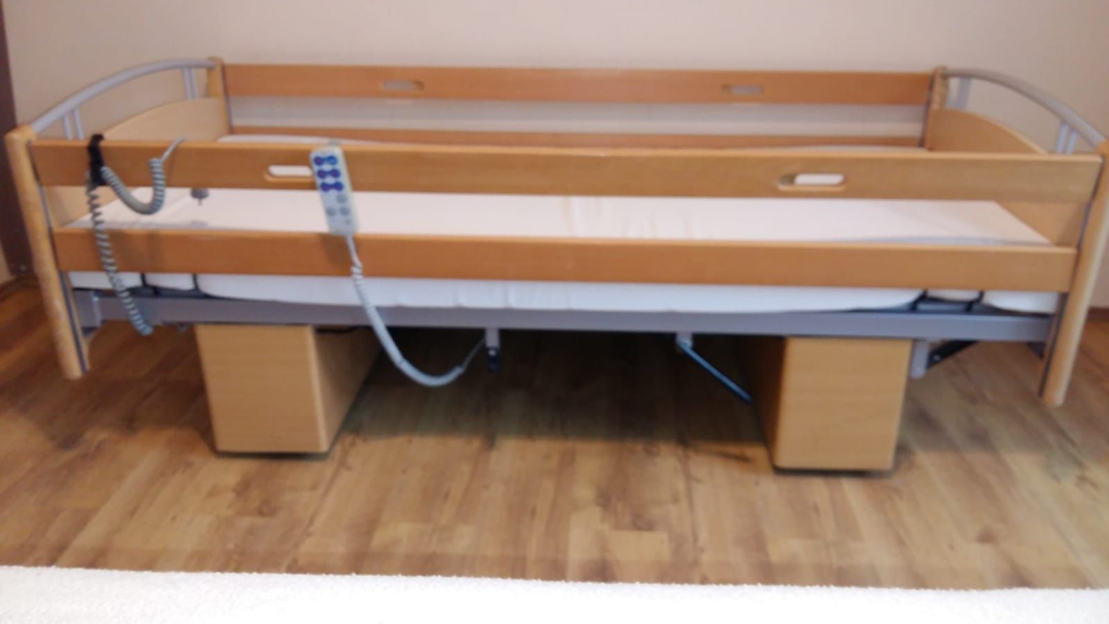 Elektryczne łóżko rehabilitacyjne na pilota dowóz