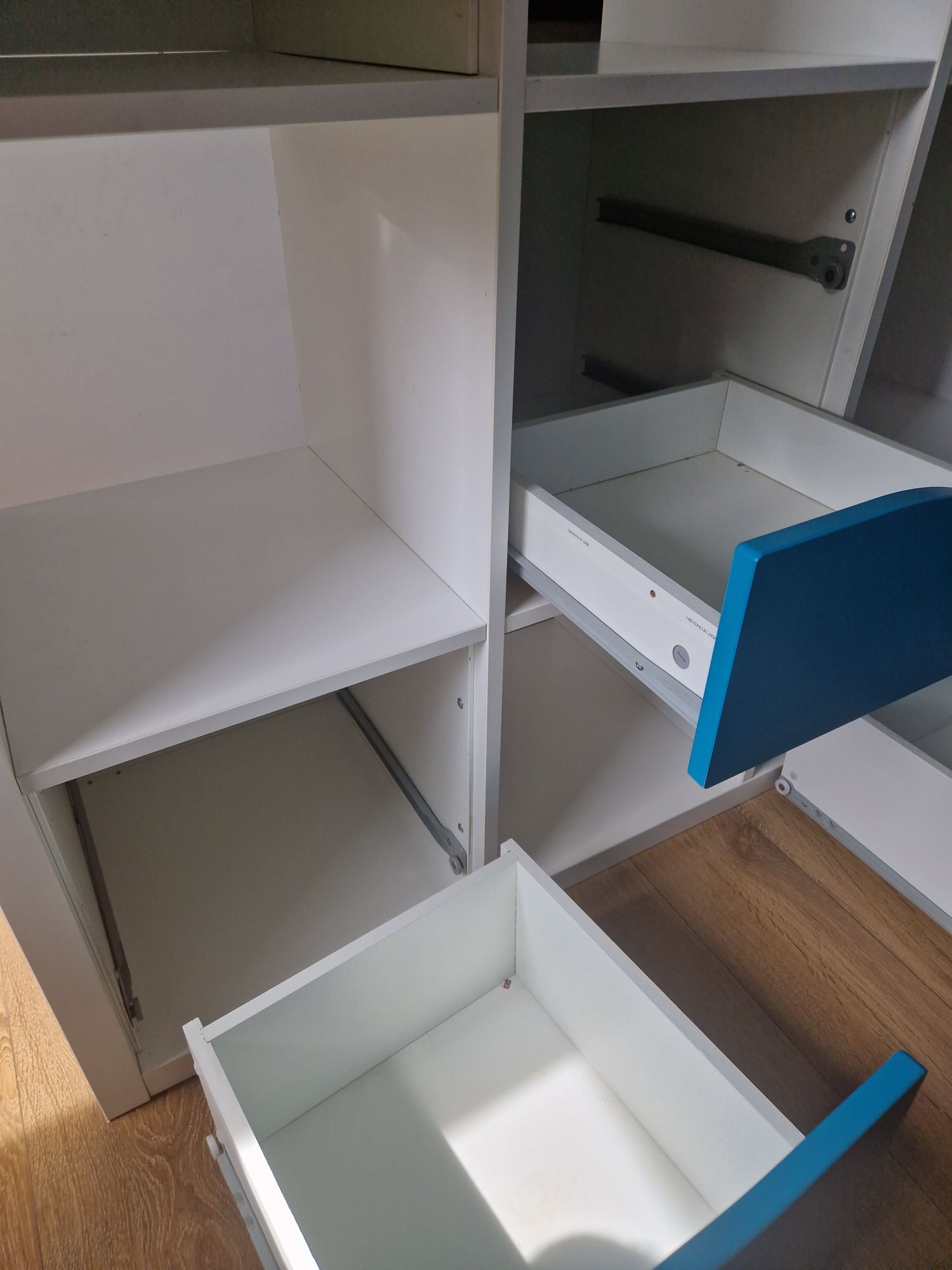 Szafka Ikea Kallax 4x3 biała z kolorowymi szufladami