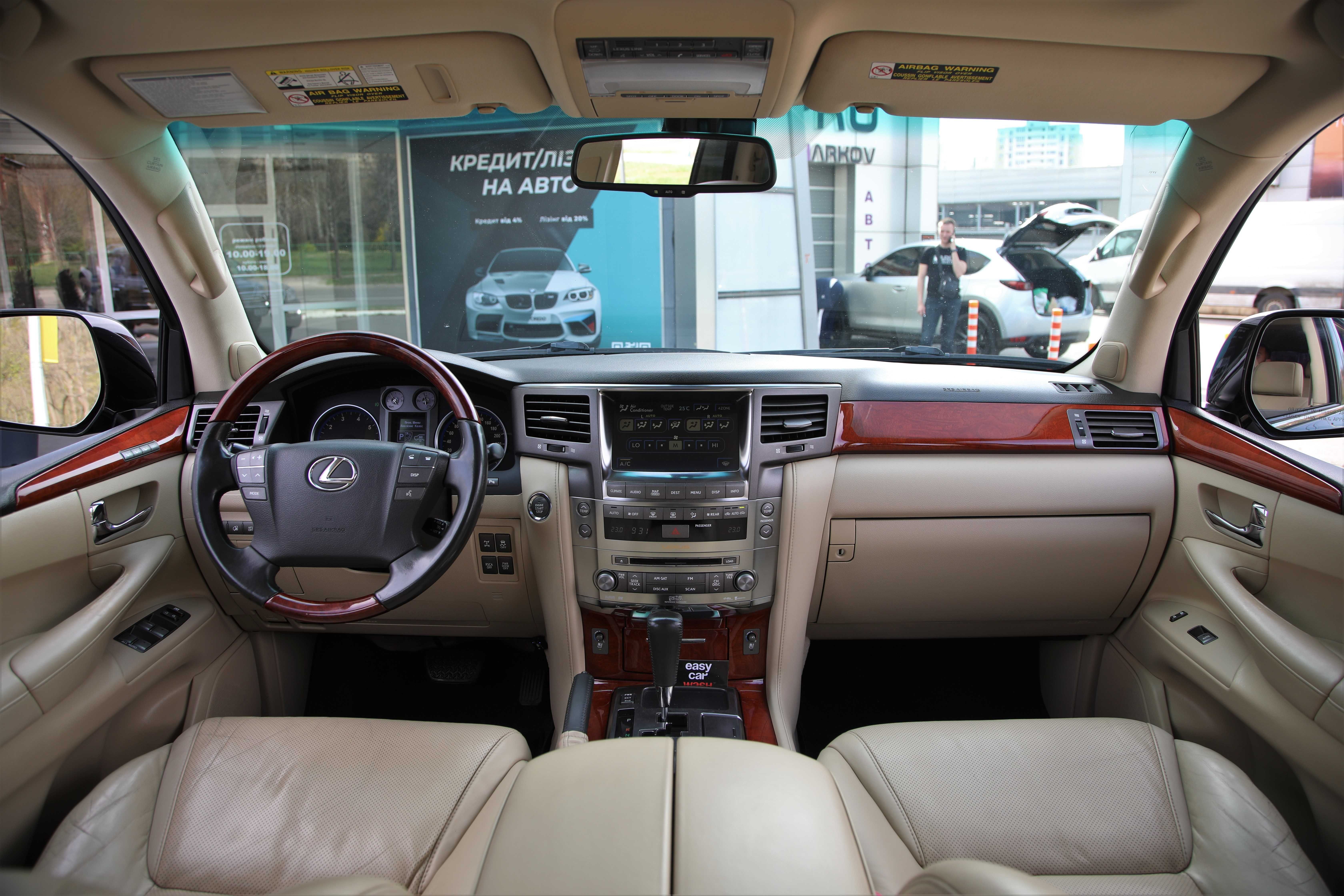 Офіційний Lexus LX570 2008 року