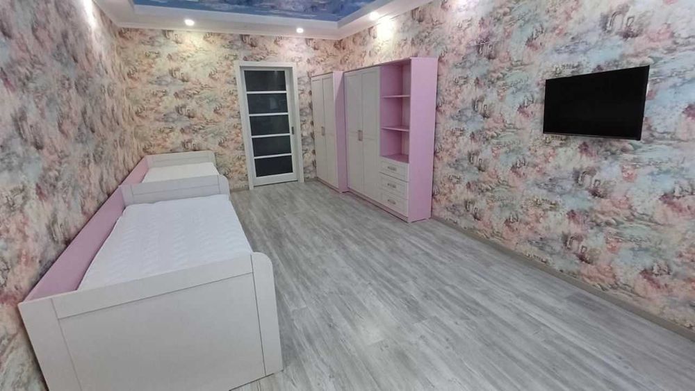 ВЛАДЕЛЕЦ! Современный дом рядом с метро на Лукьяновке.