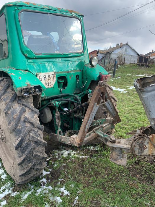 Трактор ЮМЗ 6 в робочому стані