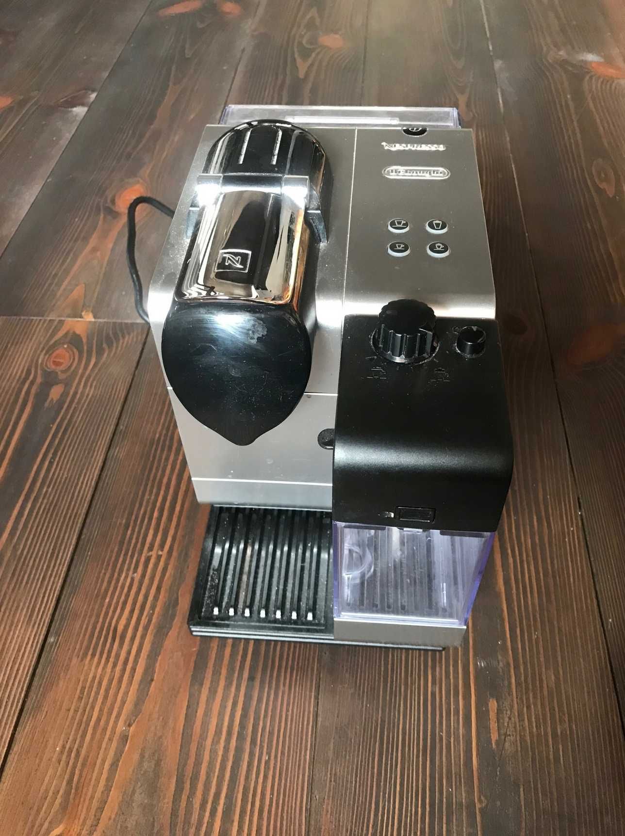 Ekspres do kawy Nespresso DeLonghi E520.S