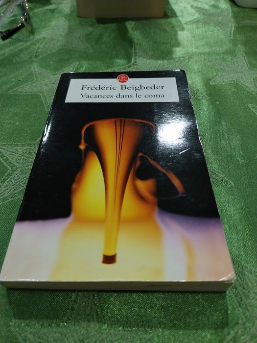 Vacances dans le coma. Portes incluídos