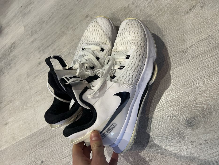 Nike LeBron witness 5