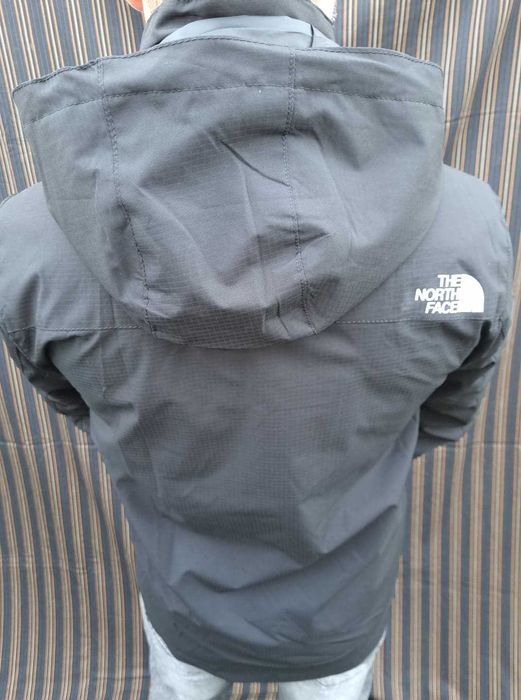 Casaco estilo corta vento preto