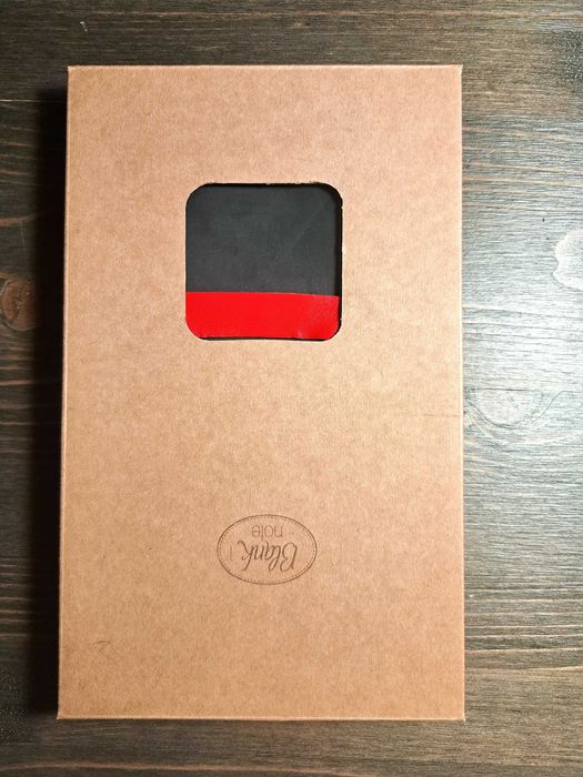 Шкіряний жіночий тревел-кейс BlankNote Voyager 1.0 чорний з червоним