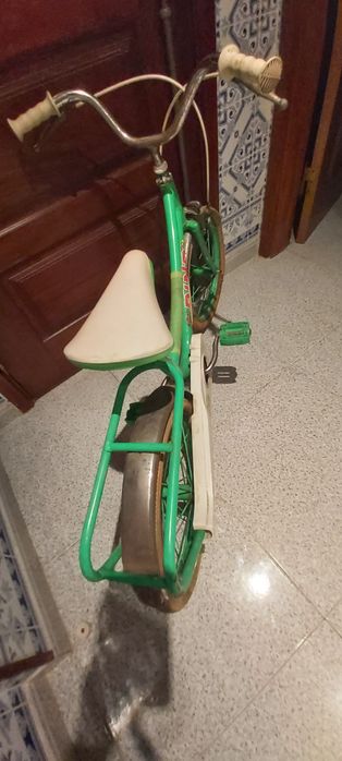 Bicicleta para peças ou arranjar.