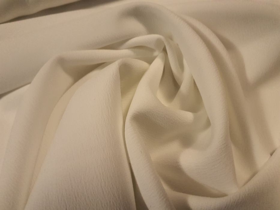 Tkanina biała cieńsza szer.153 cm.kupon 2,70 m.