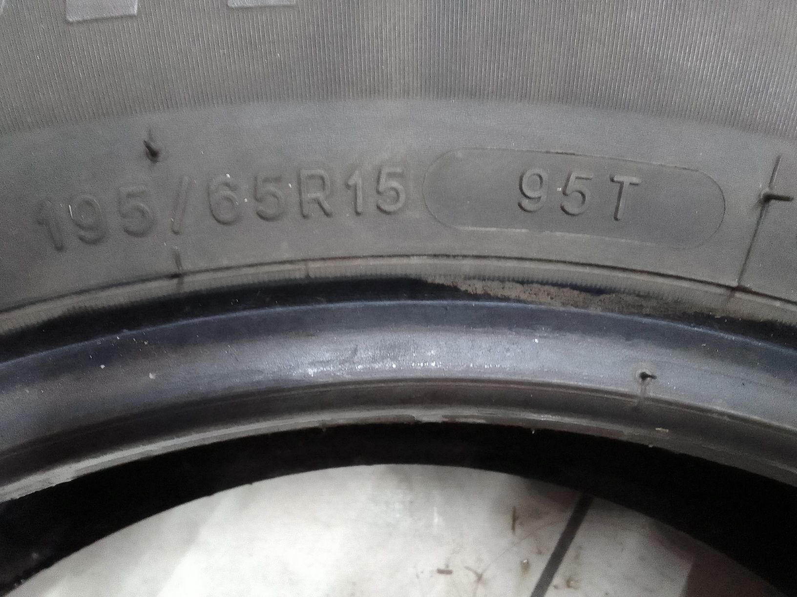 Opona zimowa 195/65r15 BF GOODRICH 2021r 6mm