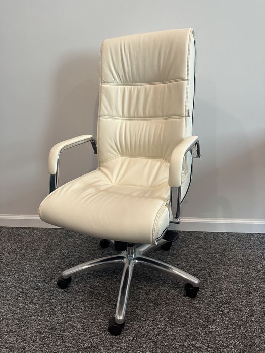 Fotel obrotowy Nexus SN2 kremowy