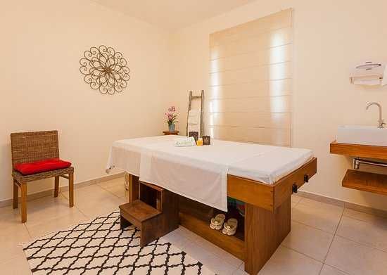 Massagem relaxante, terapêutica, desportiva.