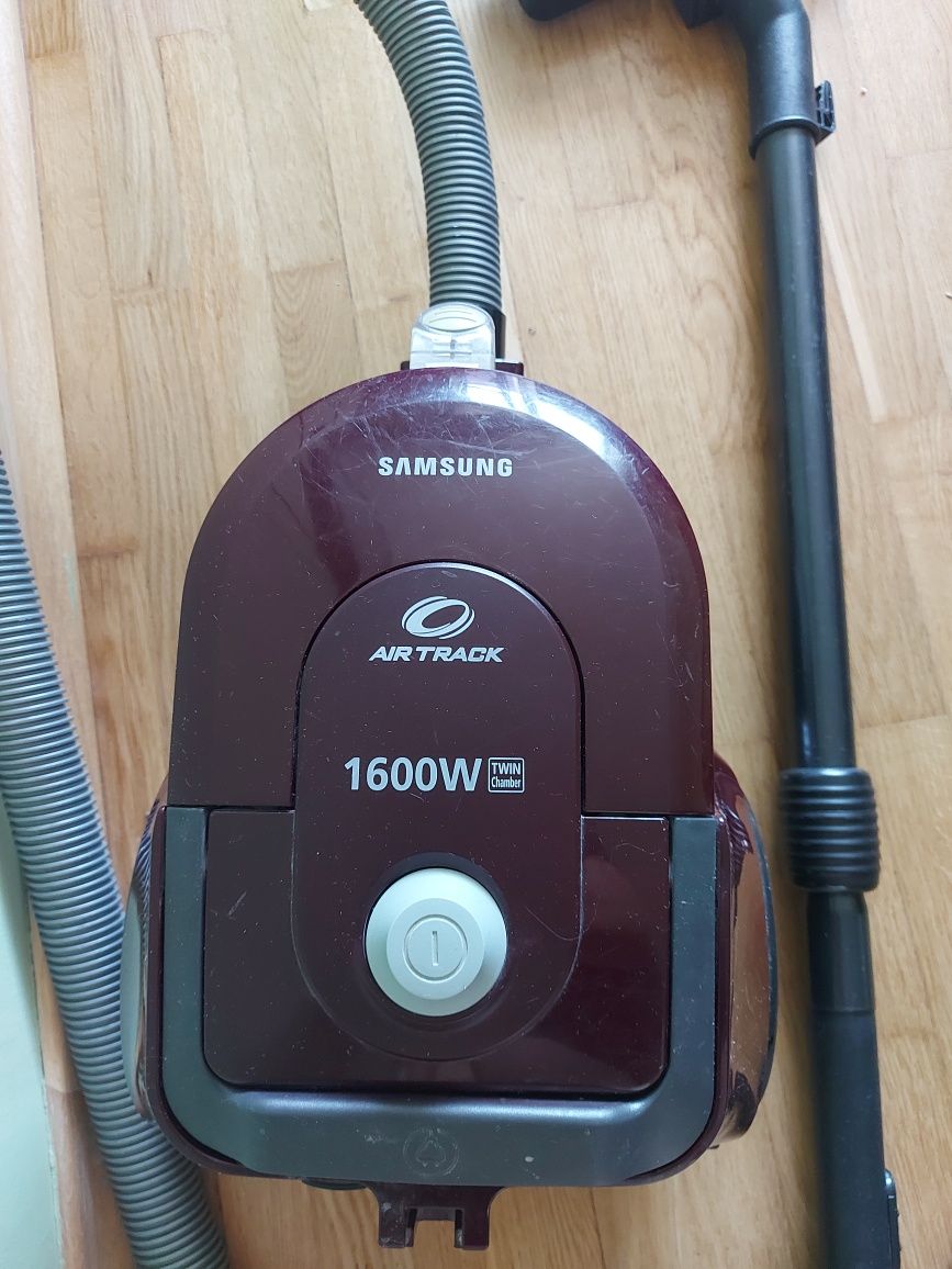 Пылесос       фирма   Samsung
