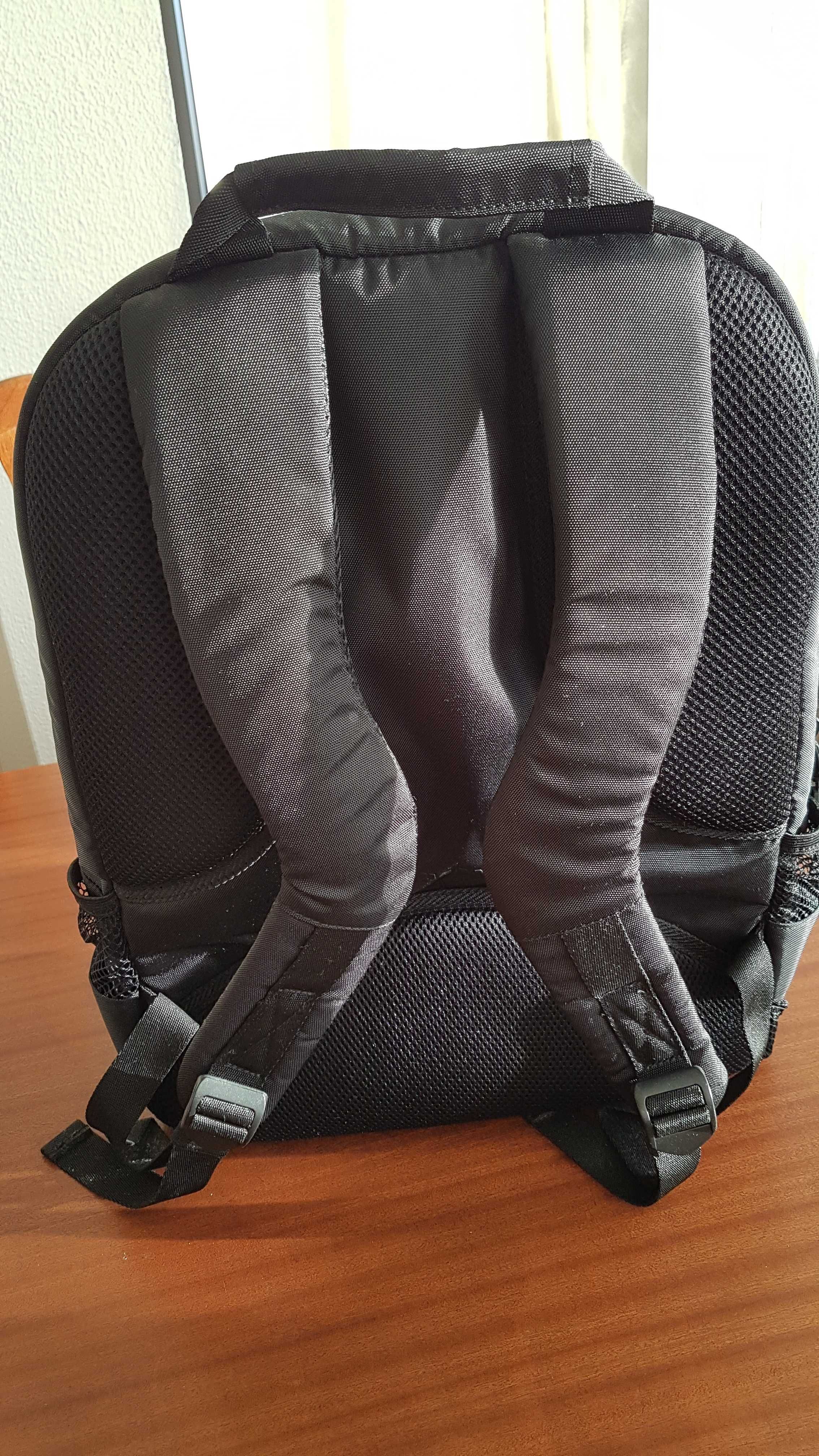 Mochila Tucano Preta 17''