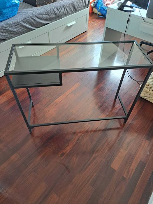 Secretária VITTSJO IKEA preto metálica com tampo de vidro