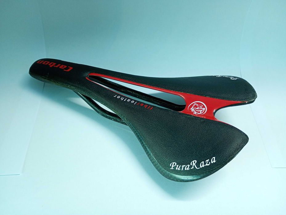 Selim de bicicleta de carbono