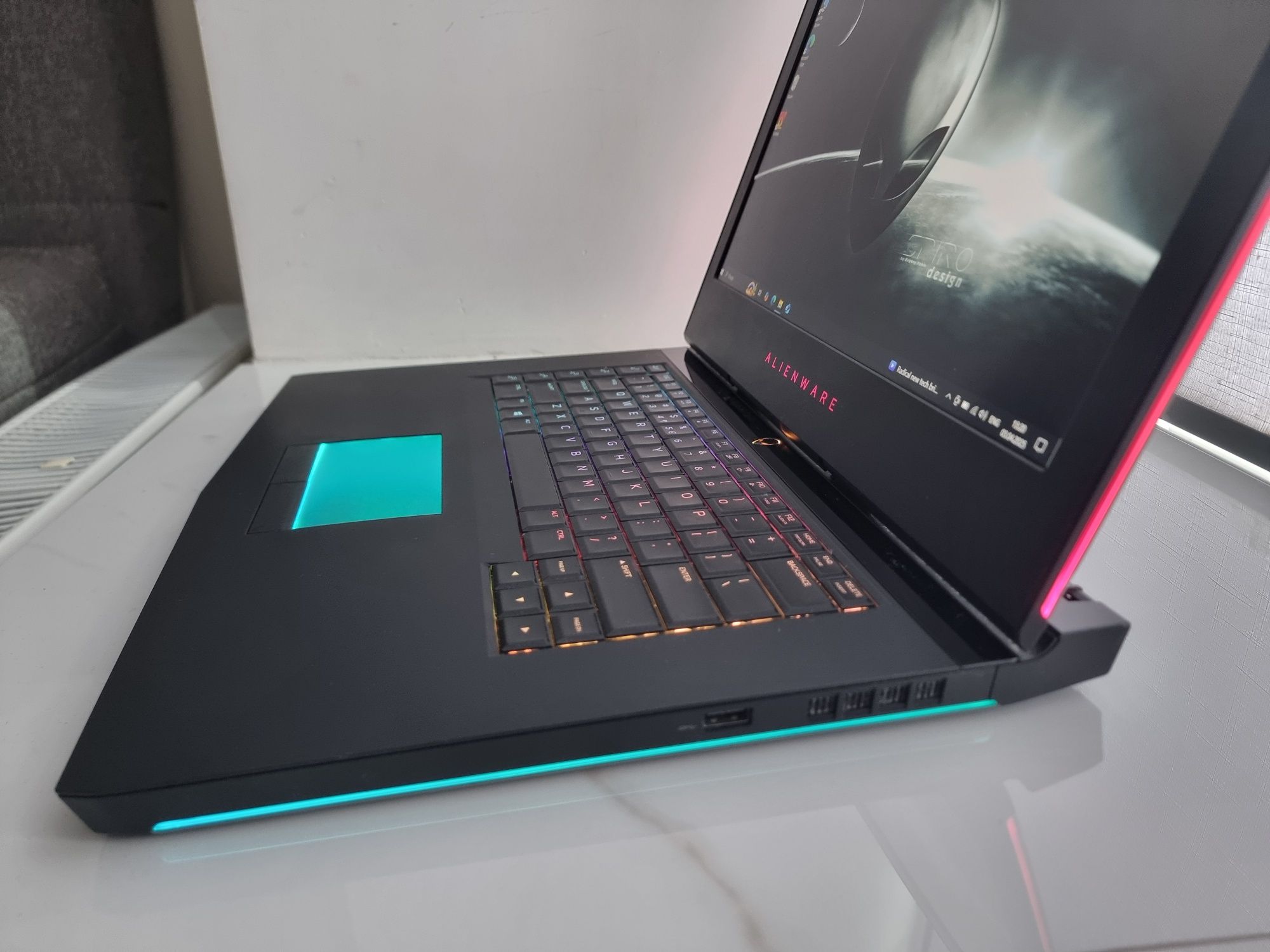 DELL ALIENWARE  / GTX 1060 6gb / Core i7 / RAM 16gb /SSD 256+1000gb