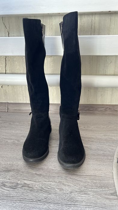 Замшеві шкіряні чоботи