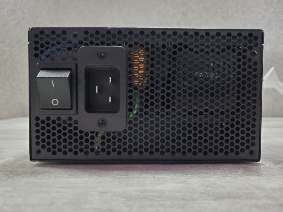 Блок живлення 1650W Gold модульний