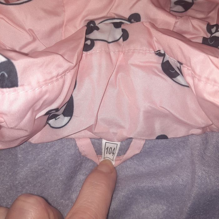 Зимова куртка на дівчинку.