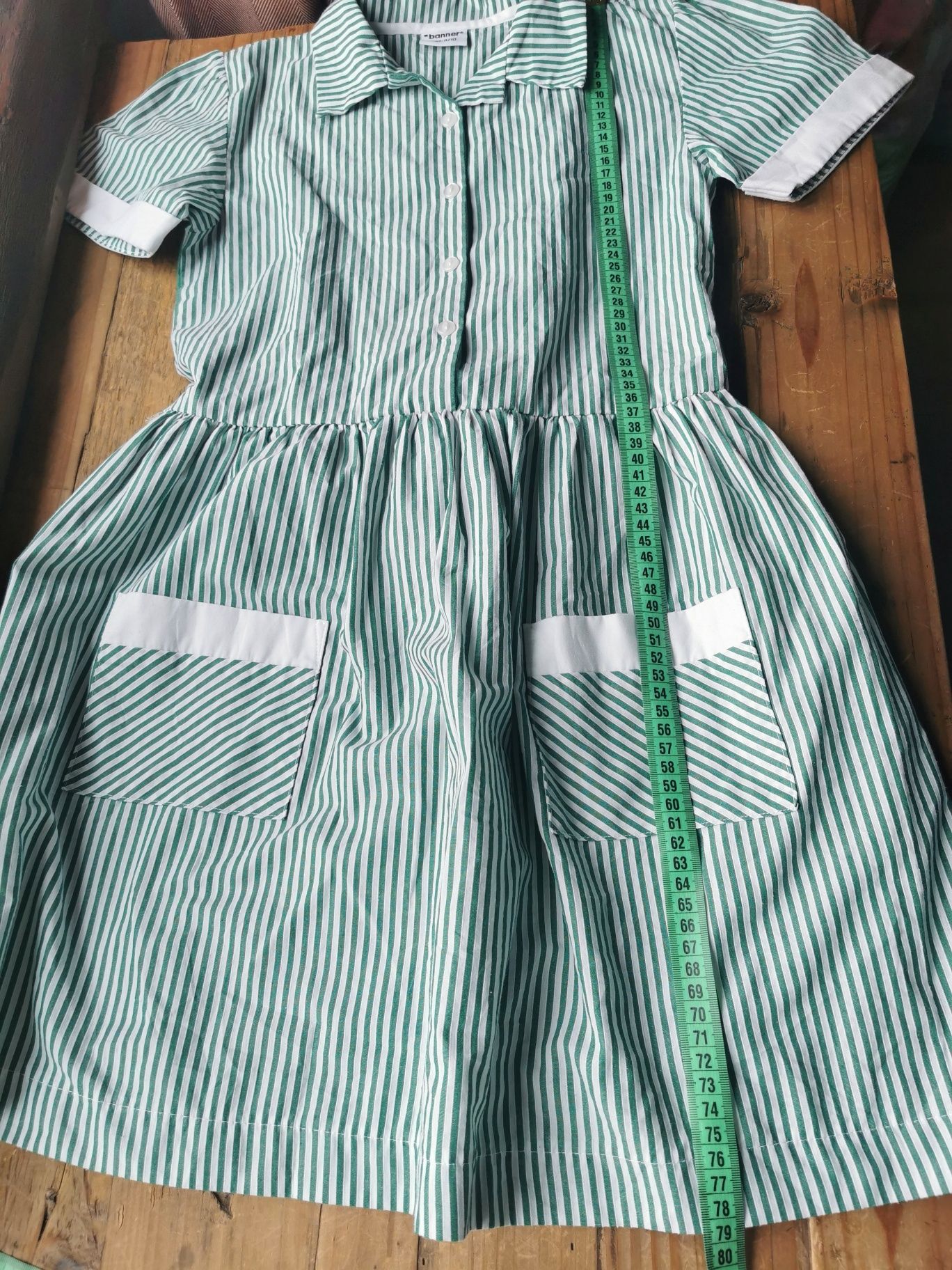 Bawełniana sukienka w biało zielone paski, rozmiar 9-10 lat