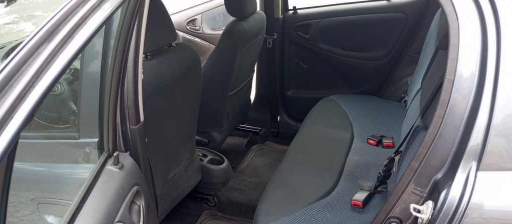 Toyota Yaris 1.0 VVTI 5 PORTAS COM AC