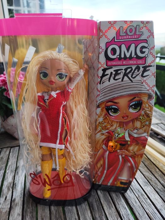 BONECA LOL  OMG FIERCE  em caixa