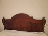 Cama antiga em madeira