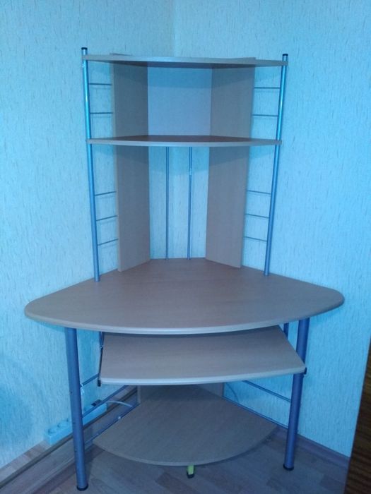 Стол компьютерный