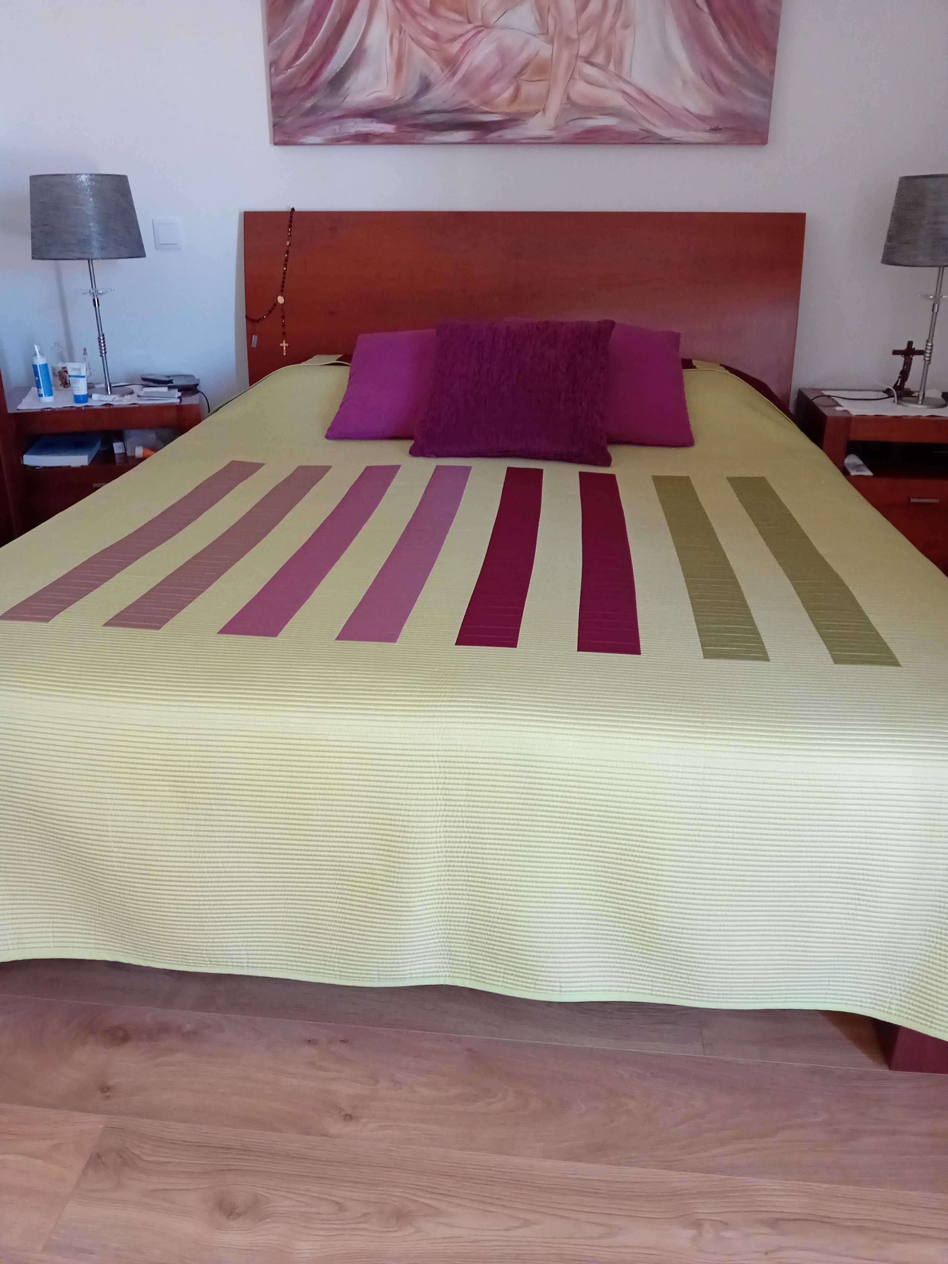 Cama em cerejeira