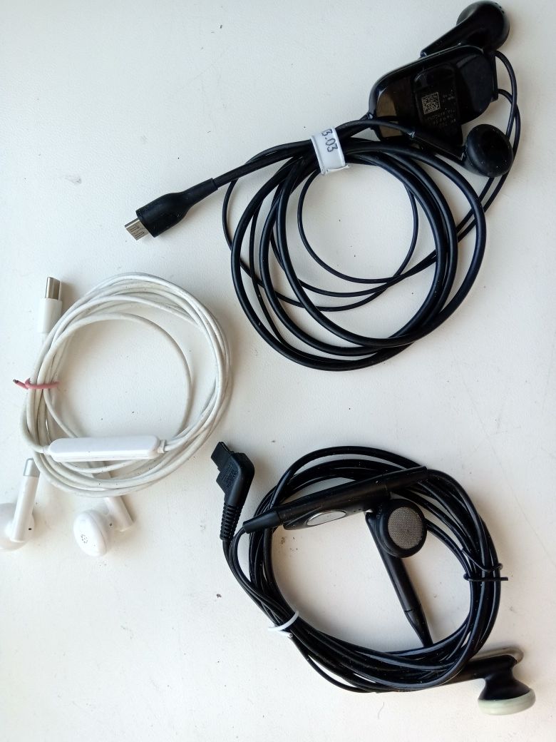 Навушники телефонні до мобільних  телефонів з міні USB  входом