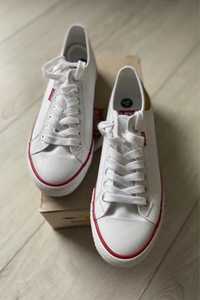 Levis buty 42 biale