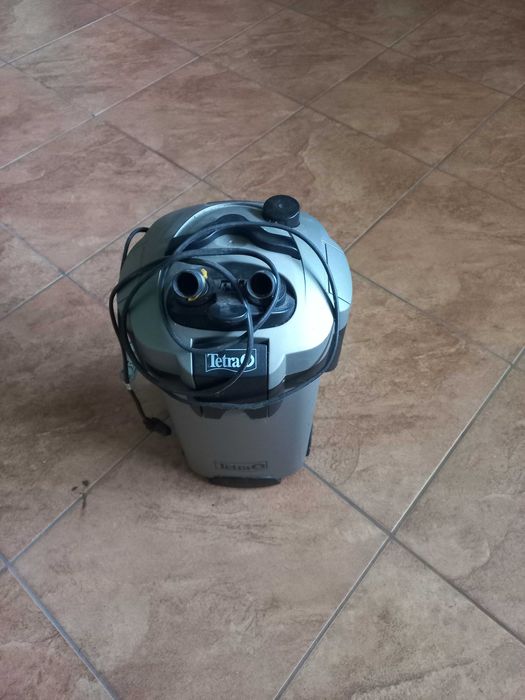 Sprzedam akwarium 200 L z wyposażeniem.