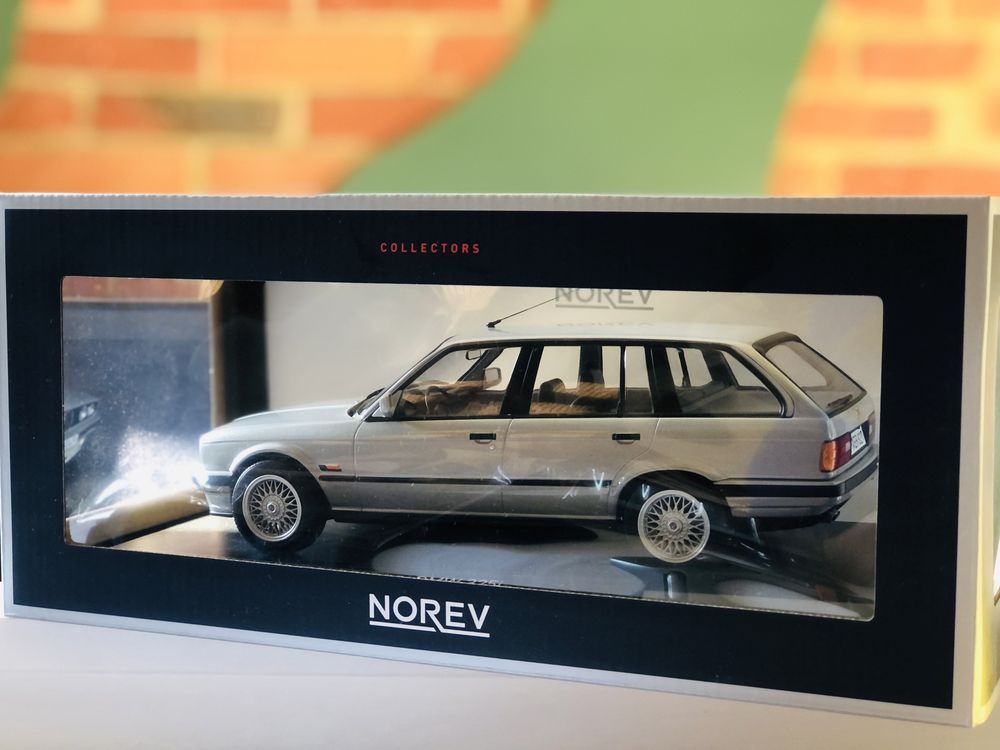 BMW 325i E30 kombi skala 1:18 Norev szary metallic