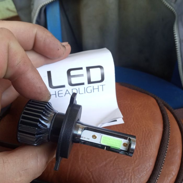 Лед лампочки н4 12вольт нові 8000кельвінів