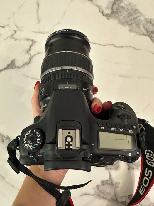 ПРОДАМ Canon eos 60D